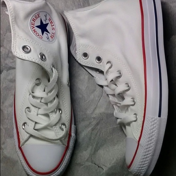 Converse size 8.5 men/ 6.5 women - Picture 1 of 1